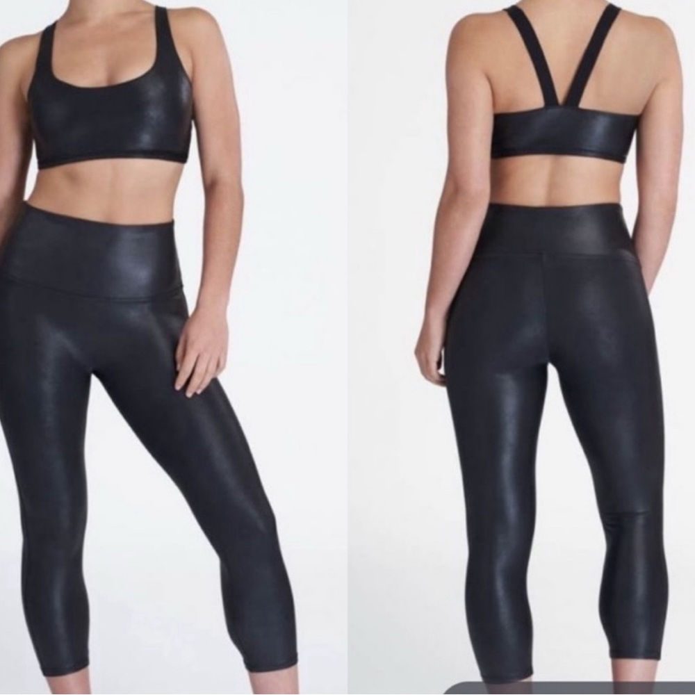 Size Medium Spanx Faux Leather Capri Leggings New Without Tags